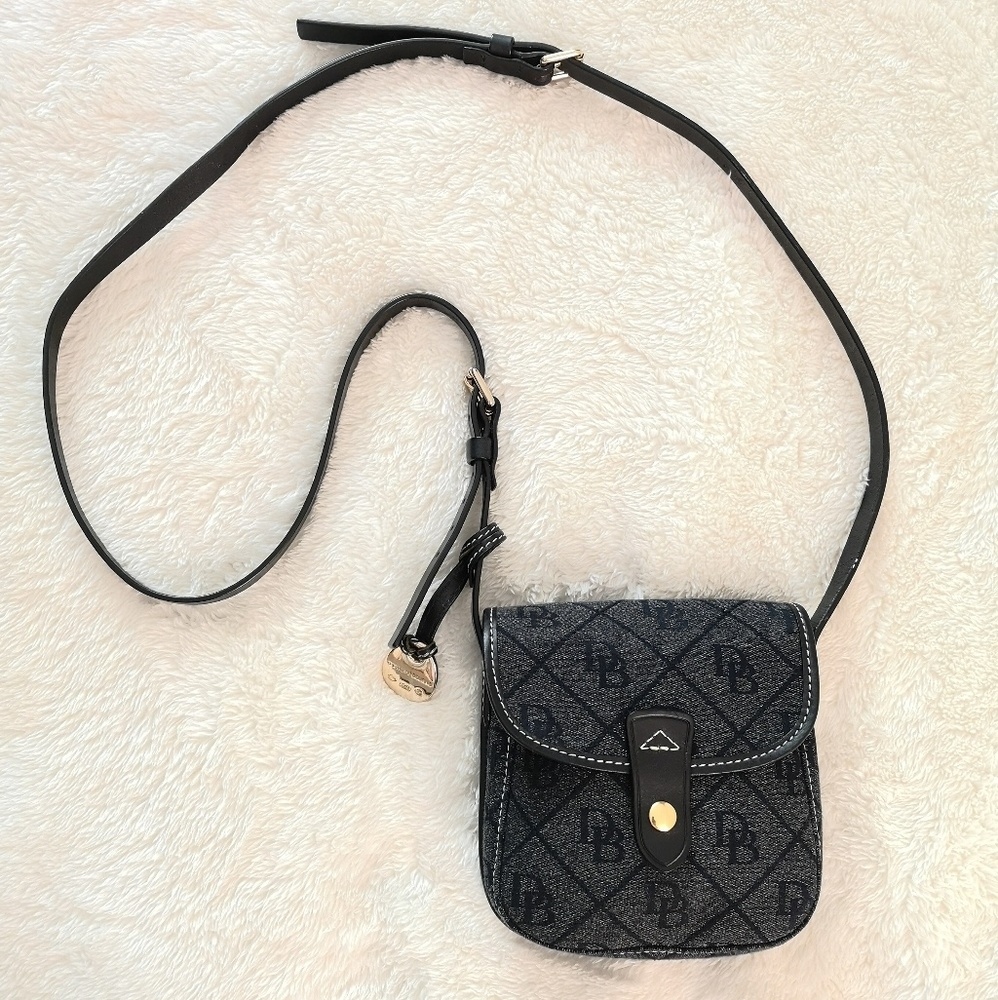 Like New Dooney & Bourke small crossbody bag